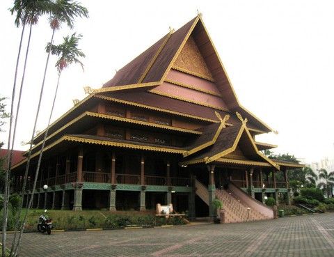 Digunakan Buat Kegiatan G20, Mendagri Minta Pemprov Pugar Anjungan di TMII