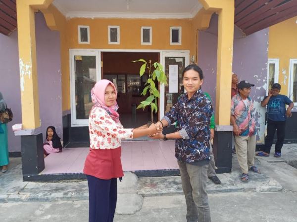 Mahasiswa Unri Tanam 1.000 Bibit Pohon di Desa Sadar Jaya Bengkalis