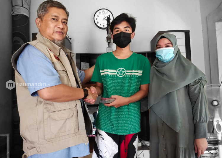 Riau Care Indonesia Santuni Istri Mendiang Moralis
