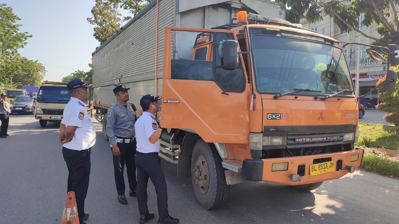 22 Truk Masuk Kota Pekanbaru Ditilang