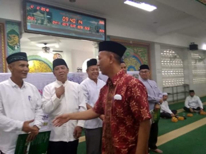 Rektor UIR Lepas 10 Dosen dan Pegawai Umrah