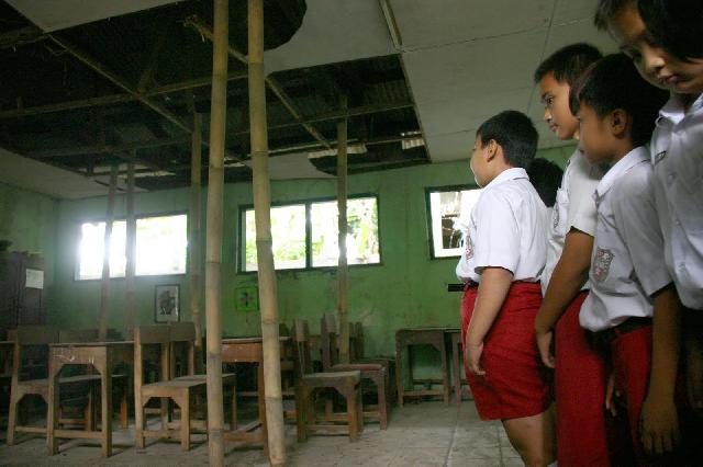 Indonesia Dalam Kondisi Darurat Sekolah Rusak