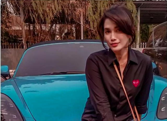 Ngidam, Ussy Sulistiawaty Nyetir Mobil Rp2 Miliar Beli Nasi Uduk