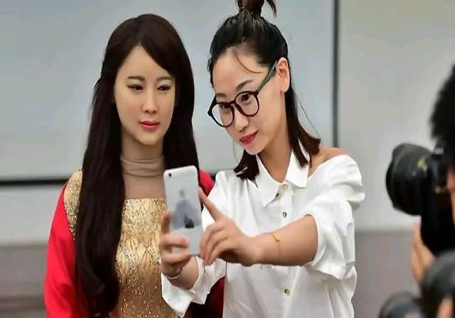 Berkenalan dengan Jia Jia, Robot Cantik Besutan Tiongkok