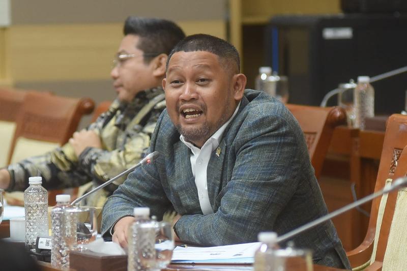 Lakukan Tindak Pidana, Legislator Desak OJK Hapus Aturan Penagihan Utang Gunakan Debt Collector