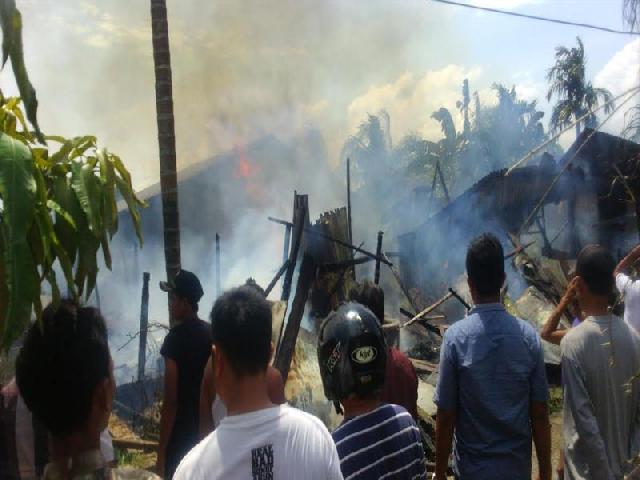 Rumah Semi Permanen Ludes Jadi Abu