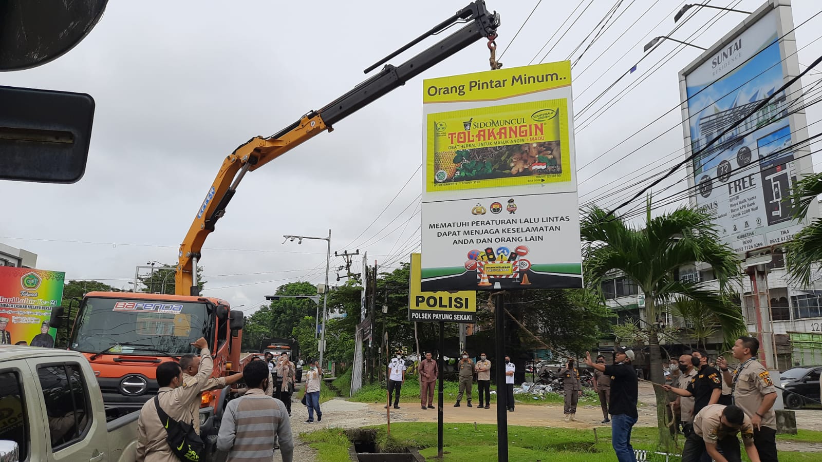 Komisi II Minta Tindak Tegas Reklame Ilegal