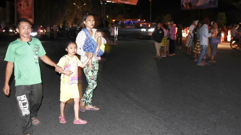 Segera Dievakuasi, Sekitar 1.000 Turis Terjebak di Gili Trawangan Lombok