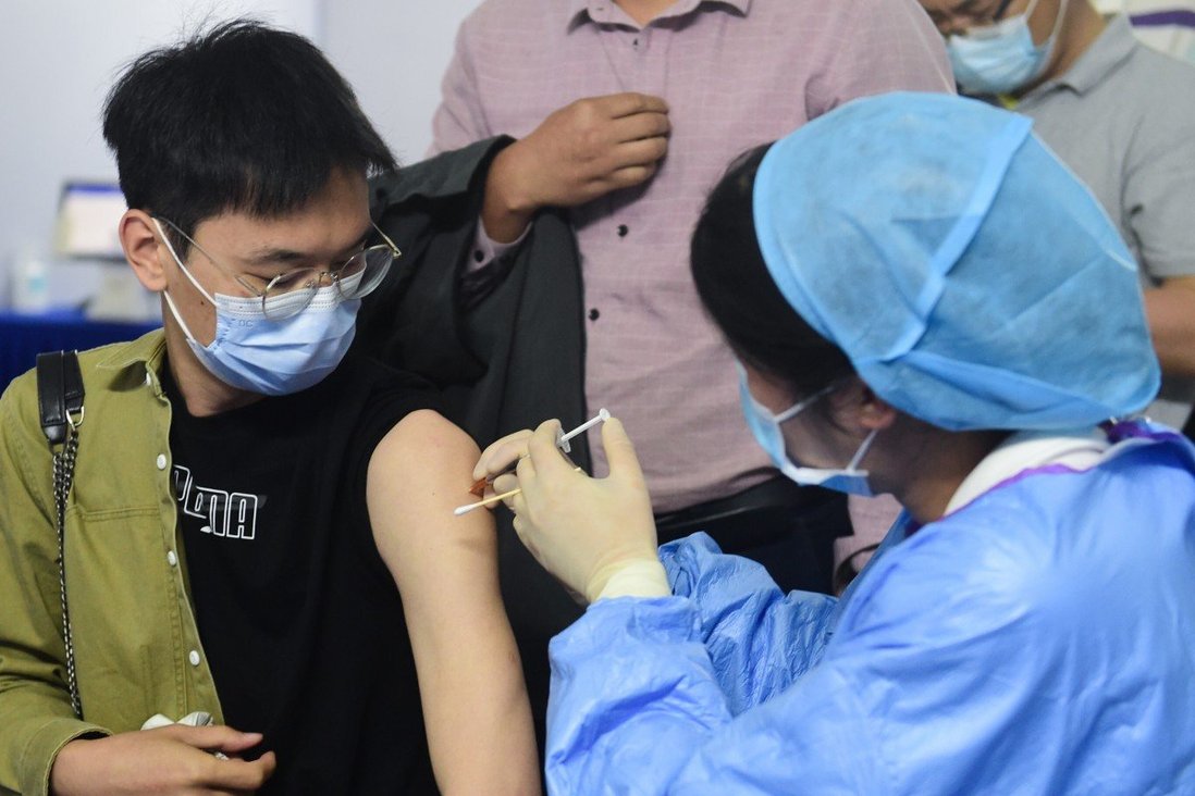 Vaksinasi Covid-19 di China Capai 70 Persen, Indonesia?