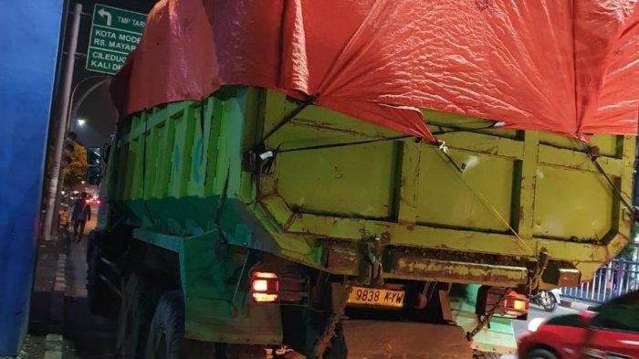 Diseruduk Truk Tronton Warna Hijau, Mobil Said Didu Ringsek 