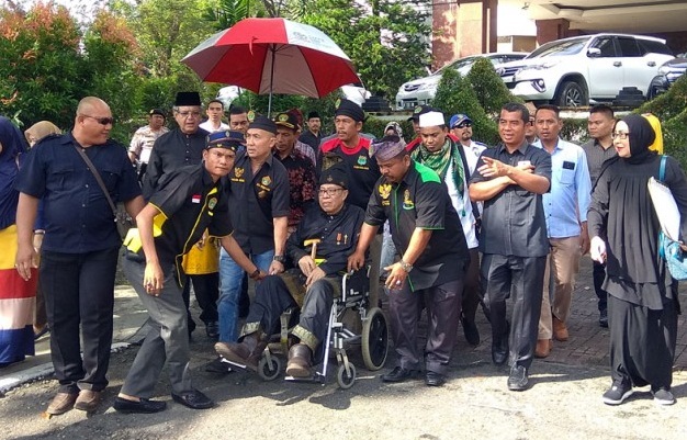 Syarwan Hamid akan Laporkan Ketum DPH LAM Riau ke Polisi