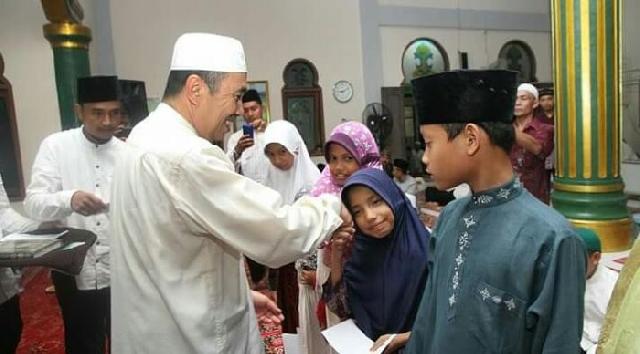 Bupati Syamsuar Laksanakan Safari Ramadhan dan Santuni Anak Yatim