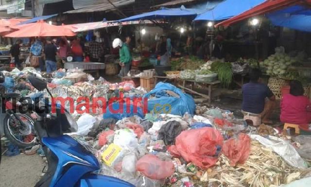 Sepekan Menumpuk, 15 Ton Sampah di Pasar Pajak Lama Diangkut