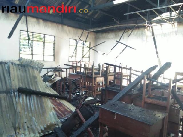 9 Ruangan Sekolah Yayasan Yosef Arnoldi Ludes Terbakar