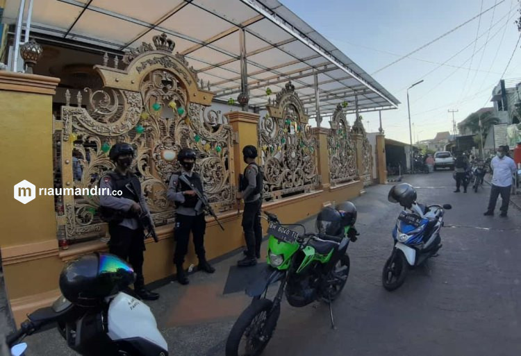 Polisi Gerebek Rumah 'Ratu Narkoba' di Kampung Dalam