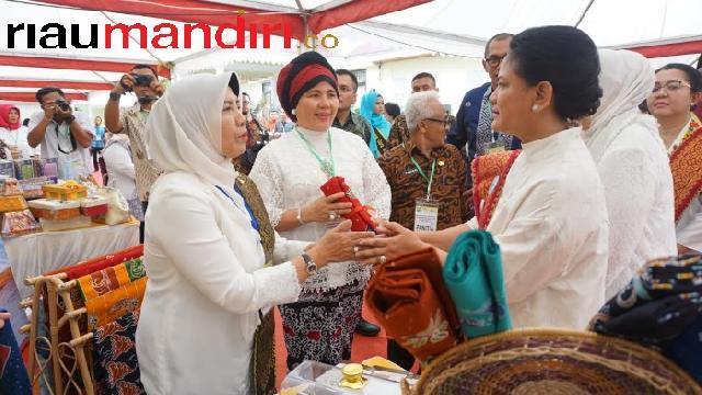 Iriana Joko Widodo Terkesan dengan Olahan Sagu Khas Meranti