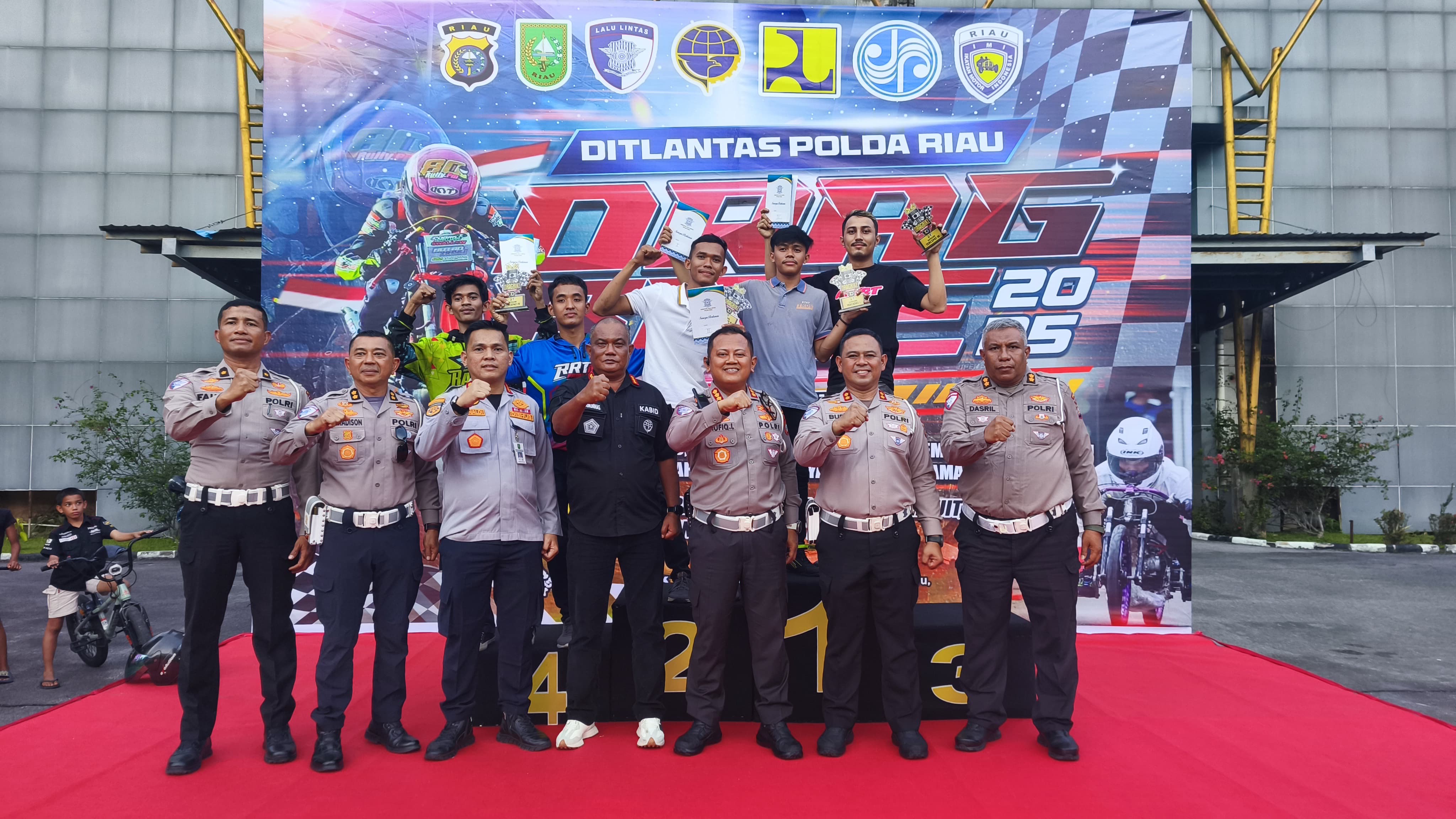 Berikut Pemenang Drag Bike Session III Ditlantas Polda Riau
