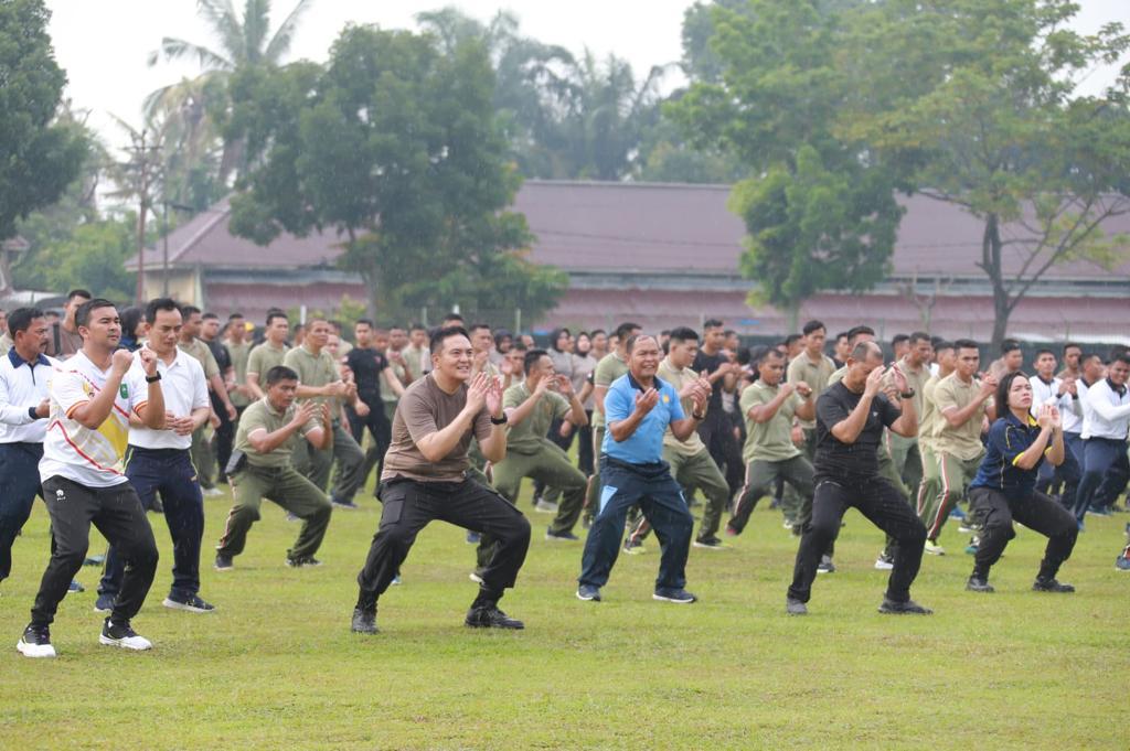 TNI-Polri Tunjukkan 'Kemesraan' di Lapangan Pancasila