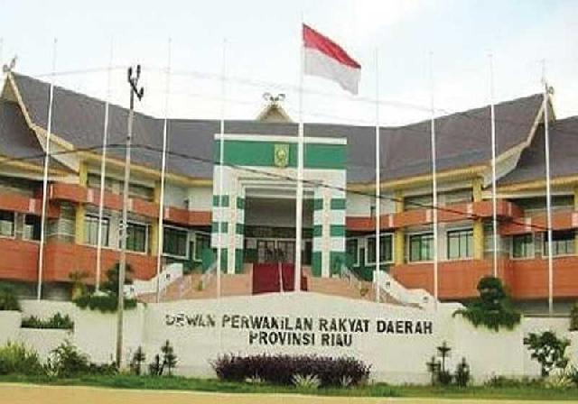 SMP IBS Kunjungi DPRD Riau