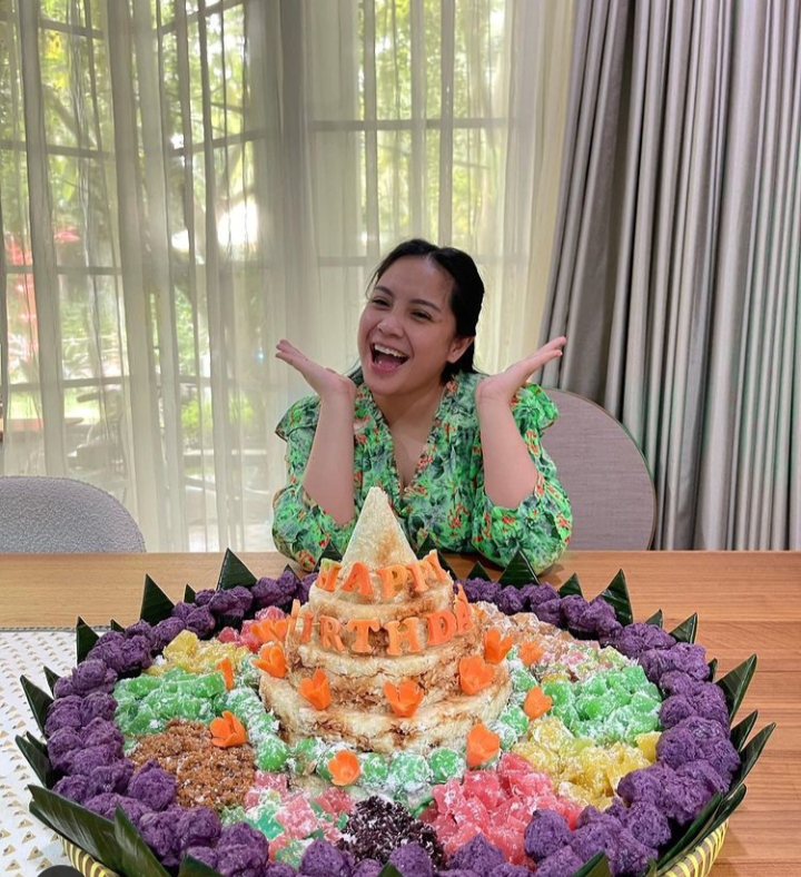 Dapat Kado Spesial dari Anneth Delliecia, Nagita Slavina Nangis