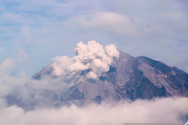 Gunung Semeru Berstatus Level Awas, Masyarakat Dilarang Beraktivitas dalam Radius 8 Km