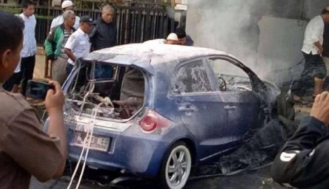 Benarkah Mobil Bisa Terbakar saat Cas Powerbank ?