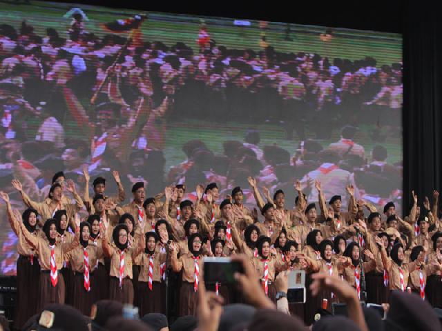 74 Pelajar Siak Nyanyi di Depan Presiden Jokowi
