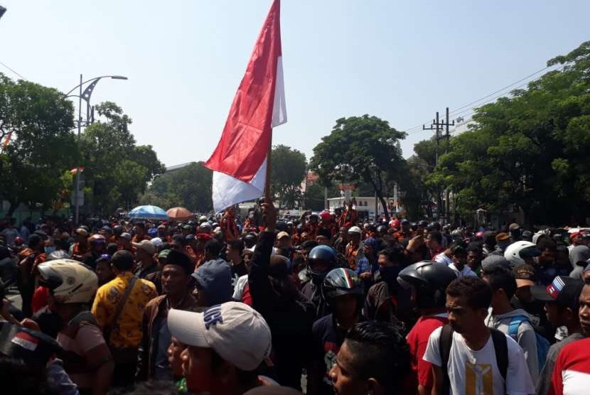 Massa Tolak #2019GantiPresiden Minta Ahmad Dhani Tinggalkan Surabaya