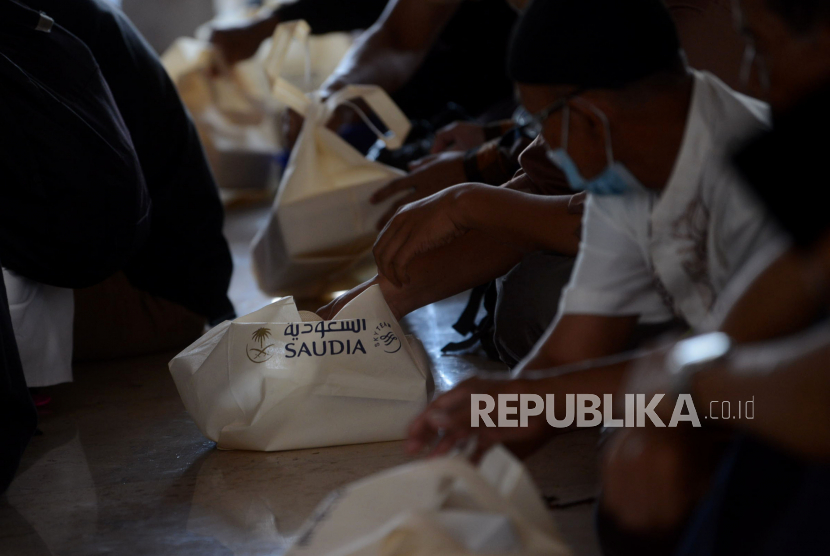 Arab Saudi Larang Buka Puasa di Masjid