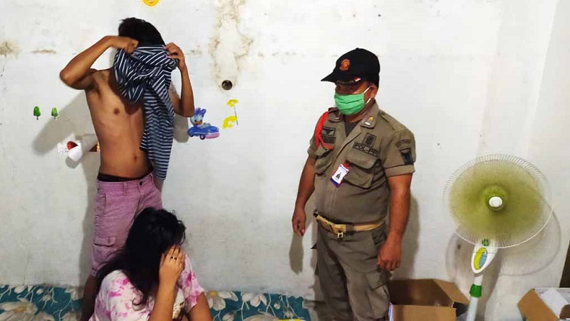 Di Tengah Kepanikan Corona, Tujuh Pasangan Ilegal di Padang Ditangkap Mesum di Kos