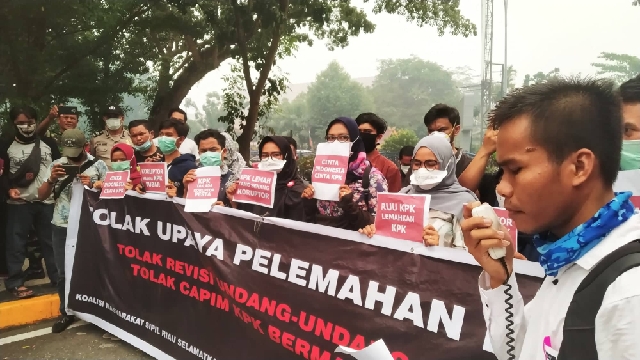 Koalisi Masyarakat Sipil Riau Desak Jokowi Batalkan Pembahasan RUU KPK