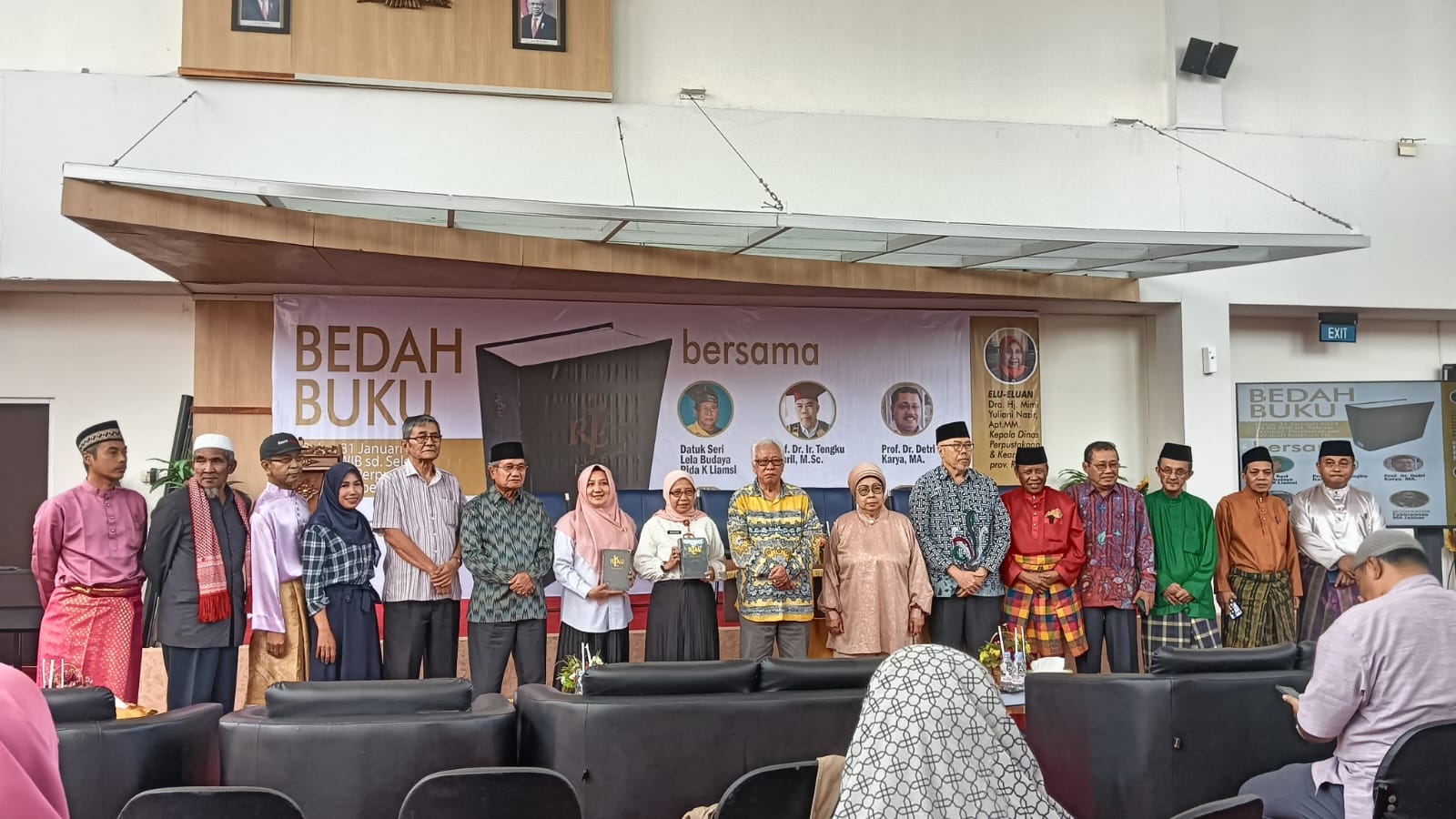 Para Tokoh Riau Bedah Buku Riau Istimewa 