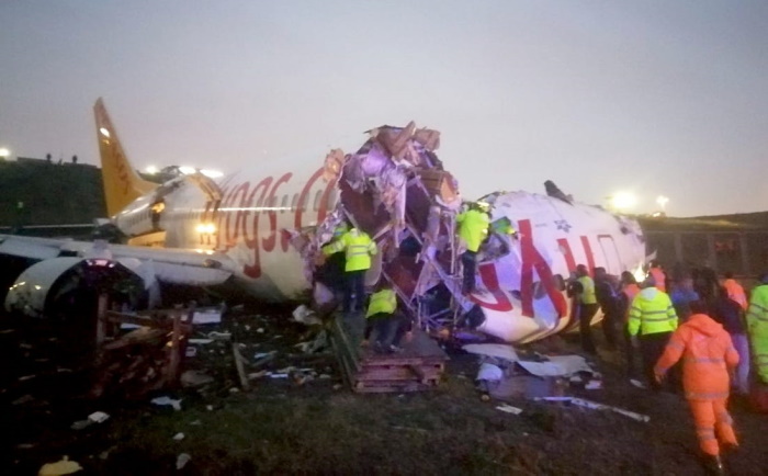 Pesawat Komersial Turki Terbelah Tiga Setelah Tergelincir di Bandara Istanbul