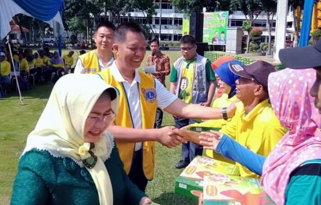 Petugas Kebersihan Terima Paket Lebaran dari Pemko Pekanbaru
