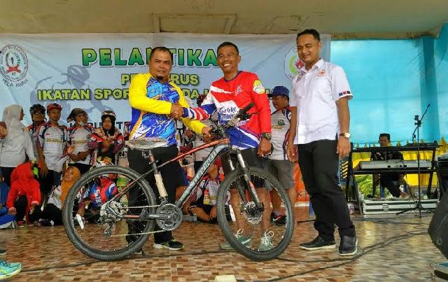 Pelantikan ISSI Pelalawan Dimeriahkan dengan Gowes Massal 24 KM