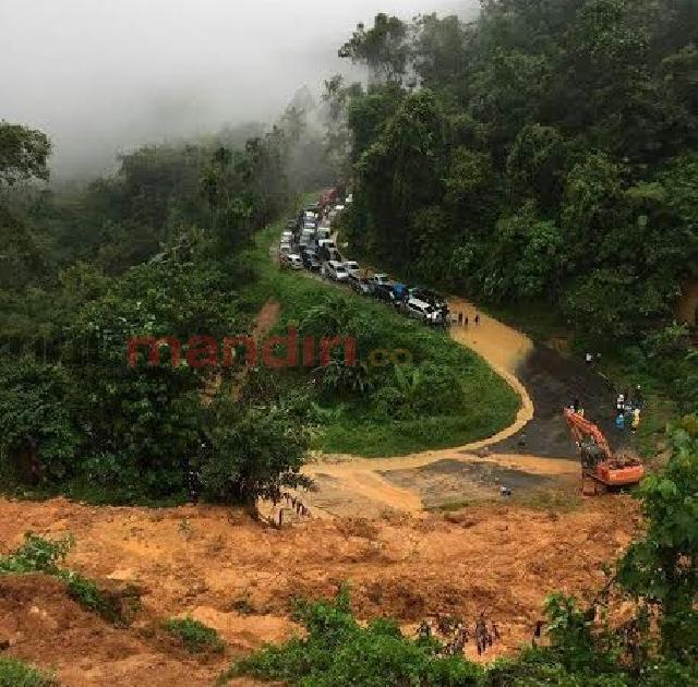 Akses Jalan Riau-Sumbar Terputus