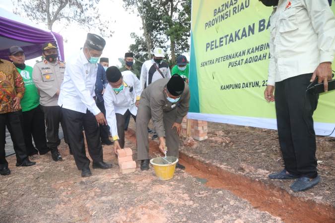 Bupati Siak Letakkan Batu Pertama Pembangunan Sentra Peternakan Kambing Baznas