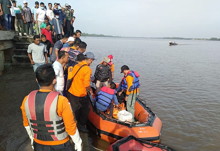 Satu dari Dua Bocah Tenggelam di Pelabuhan Sungai Apit Ditemukan Pagi Ini