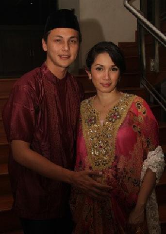 Ussy Sulistiawaty Mewek Tak Mau Melahirkan Dengan Proses Caesar