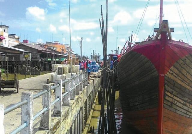 Tata Ulang Konstruksi Bangunan Dermaga Pelabuhan Camat