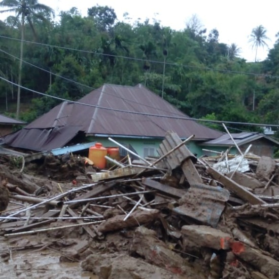 Polisi Kerahkan Anjing Pelacak Cari Korban Banjir Bandang di Sumbar