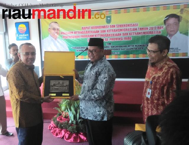 Gubri Buka Rakor Ketenagakerjaan se Provinsi Riau
