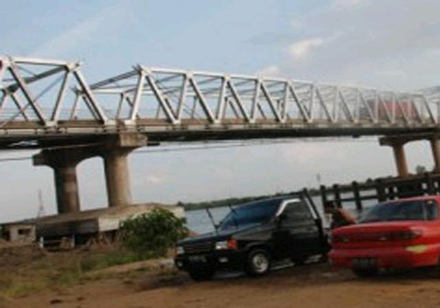 Jembatan Pintas Darussalam-Pongkar Nyaris Putus