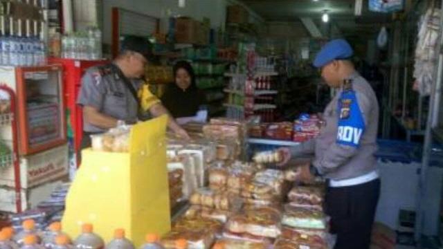 Polres Kampar Temukan Berbagai Jenis Produk Kadaluarsa di Sejumlah Swalayan