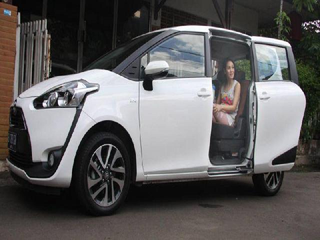 Pintu Geser Toyota Sienta Diproduksi di Indonesia