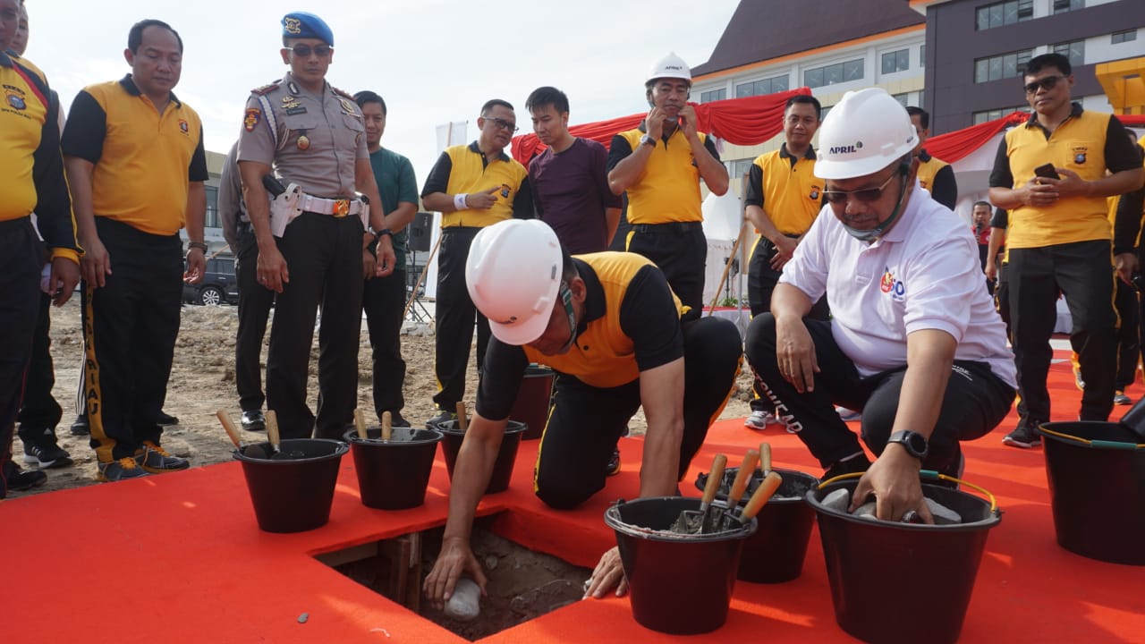 Polda Riau Miliki Masjid Baru, Kapolda dan Direktur RAPP Letakkan Batu Pertama