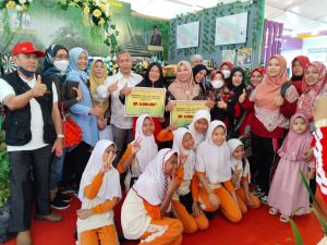 23 Sekolah di Riau Terima Uang Jasa Prestasi Adiwiyata Sebesar Rp92 Juta