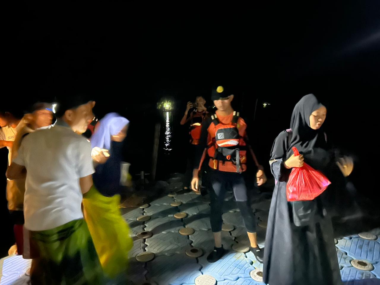 Kapal Angkut Santri Terombang Ambing di Perairan Tebing Tinggi Timur