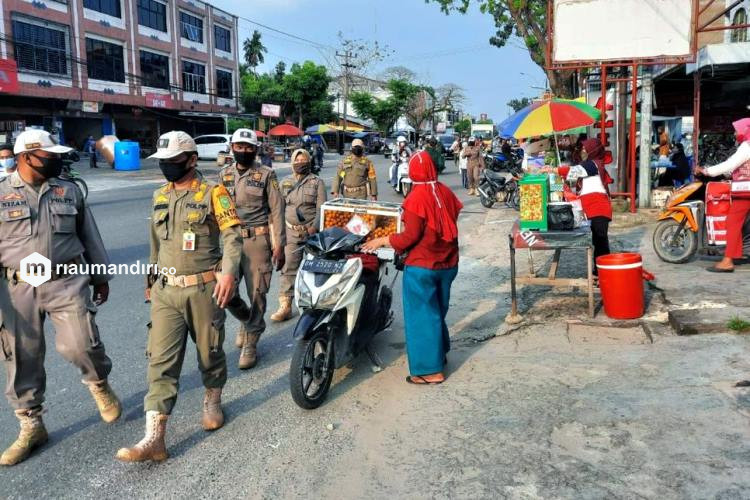 Satpol PP Riau Bakal Patroli Prokes di Pasar-Pasar Ramadan