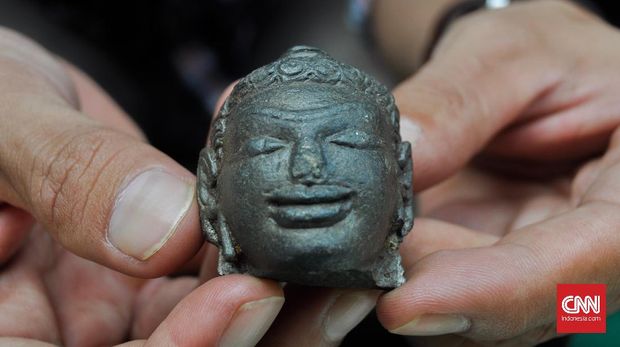 Warga Temukan Cincin Emas Hingga Mantra: Harta Karun Sriwijaya di Lahan Bekas Karhutla 